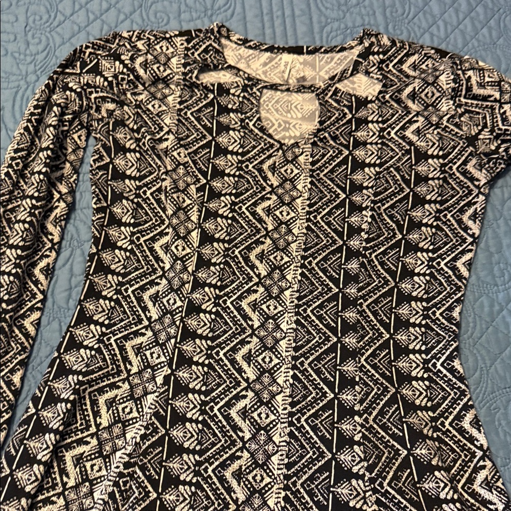 Mudd Black and White Long Sleeve Dress